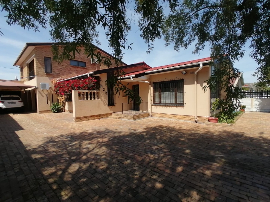 6 Bedroom Property for Sale in Eikendal Western Cape